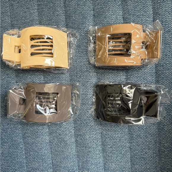 Set of Four Hair Clips in Assorted Colors - Picture 1 of 4